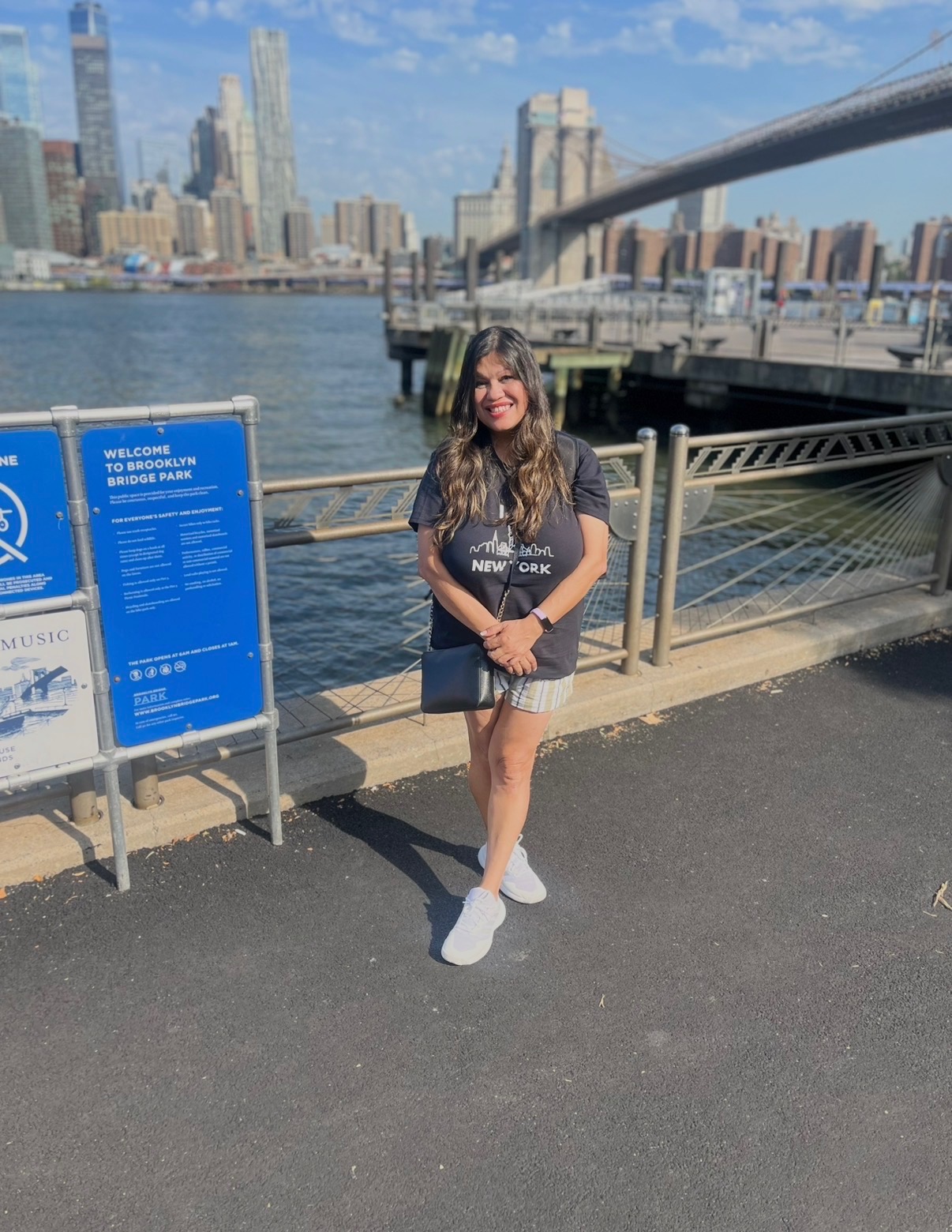 Yvonne in front of the Brooklyn Bridge in New York City